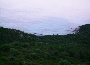 Uno scorcio di mare lungo la strada Villasimius - Costa Rey